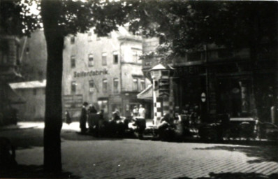 Stadtarchiv Weimar, 60 10-5/10, Blick aus der Schillerstraße in die Frauentorstraße , um 1930