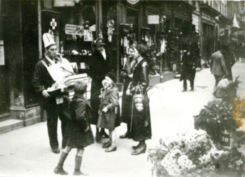 Stadtarchiv Weimar, 60 10-5/10, Blick in die Schillerstraße, um 1960