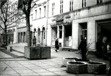 Stadtarchiv Weimar, 60 10-5/10, Blick in die Schillerstraße, 1974