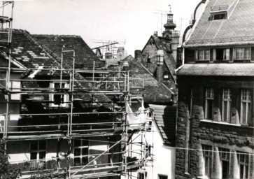 Stadtarchiv Weimar, 60 10-5/10, Blick auf die Dächer Schillerstraße 2 / Frauentorstraße 1,3, 1979