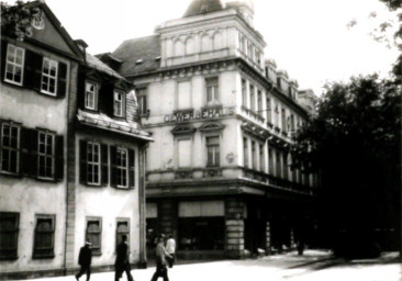 Stadtarchiv Weimar, 60 10-5/10, Blick in die Schillerstraße, 1980