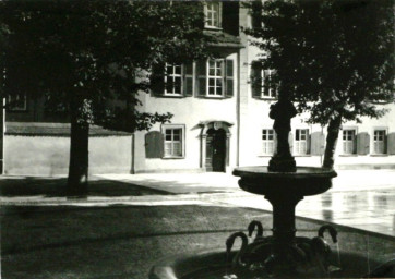 Stadtarchiv Weimar, 60 10-5/10, Blick in die Schillerstraße, 1986