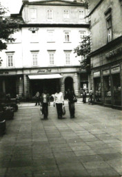 Stadtarchiv Weimar, 60 10-5/10, Blick durch die Hummelstraße zur Schillerstraße, 1985