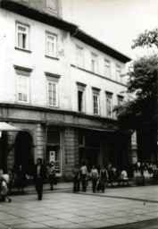 Stadtarchiv Weimar, 60 10-5/10, Blick in die Schillerstraße, 1985