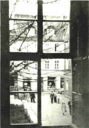 Stadtarchiv Weimar, 60 10-5/10, Blick aus dem Schillerhaus in die Neugasse, 1982