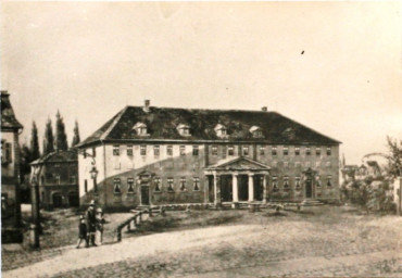 Stadtarchiv Weimar, 60 10-5/11, Blick auf das Komödienhaus , ohne Datum