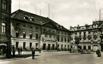 Stadtarchiv Weimar, 60 10-5/11, Blick auf den Theaterplatz, um 1900