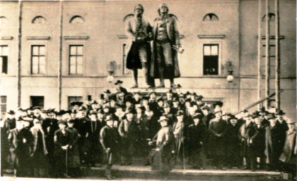 Stadtarchiv Weimar, 60 10-5/11, Blick auf das Goethe-Schiller-Denkmal, ohne Datum