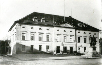 Stadtarchiv Weimar, 60 10-5/11, Blick auf den Theaterplatz, um 1900