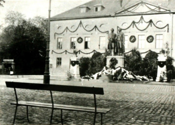 Stadtarchiv Weimar, 60 10-5/11, Blick auf den Theaterplatz, 1905