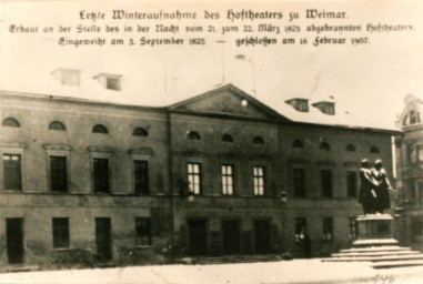 Stadtarchiv Weimar, 60 10-5/11, Blick auf den Theaterplatz mit Goethe-Schiller-Denkmal, ohne Datum