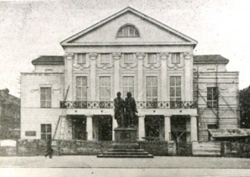 Stadtarchiv Weimar, 60 10-5/11, Blick auf den Theaterplatz, 1948