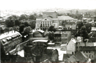 Stadtarchiv Weimar, 60 10-5/11, Blick von der Herderkirche auf das Deutsche Nationaltheater, um 1950