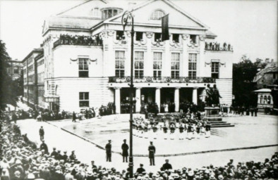 Stadtarchiv Weimar, 60 10-5/11, Blick aus dem Wittumspalais auf den Theaterplatz , 1919