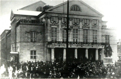 Stadtarchiv Weimar, 60 10-5/11, Blick auf den Theaterplatz mit Deutschem Nationaltheater, ohne Datum