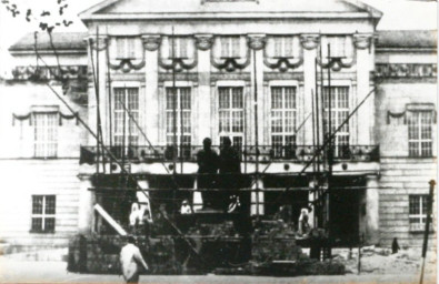 Stadtarchiv Weimar, 60 10-5/11, Blick auf den Theaterplatz mit Deutschem Nationaltheater, 1942