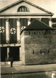 Stadtarchiv Weimar, 60 10-5/11, Blick auf den Theaterplatz, 1944