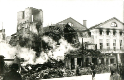 Stadtarchiv Weimar, 60 10-5/11, Theaterplatz 1, 1945