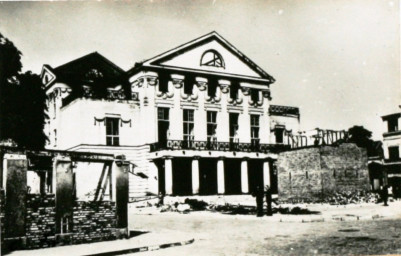 Stadtarchiv Weimar, 60 10-5/11, Blick auf den Theaterplatz, 1945