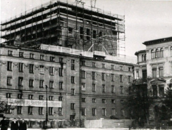 Stadtarchiv Weimar, 60 10-5/11, Blick auf das Deutsche Nationaltheater, 1946