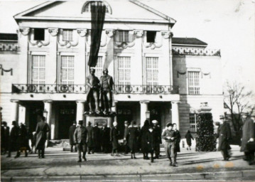 Stadtarchiv Weimar, 60 10-5/11, Blick auf den Theaterplatz, ohne Datum