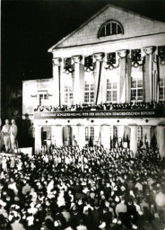 Stadtarchiv Weimar, 60 10-5/11, Blick auf den Theaterplatz, 1959