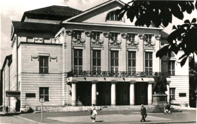 Stadtarchiv Weimar, 60 10-5/11, Blick auf den Theaterplatz, ohne Datum