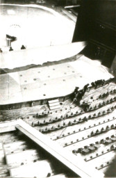 Stadtarchiv Weimar, 60 10-5/11, Blick in den Zuschauerraum des Deutschen Nationaltheaters, 1975