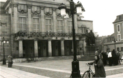 Stadtarchiv Weimar, 60 10-5/11, Blick auf den Theaterplatz, 1959