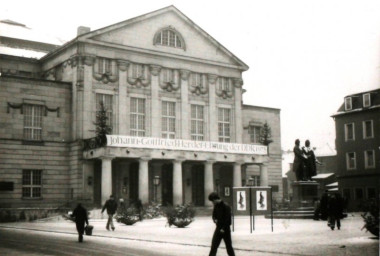 Stadtarchiv Weimar, 60 10-5/11, Blick auf den Theaterplatz, 1978