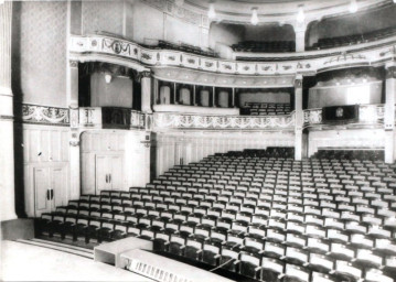 Stadtarchiv Weimar, 60 10-5/11, Blick in den Zuschauerraum des Deutschen Nationaltheaters, um 1920