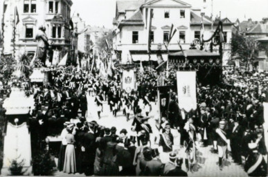 Stadtarchiv Weimar, 60 10-5/12, Blick auf den Theaterplatz und in die Wielandstraße, ohne Datum