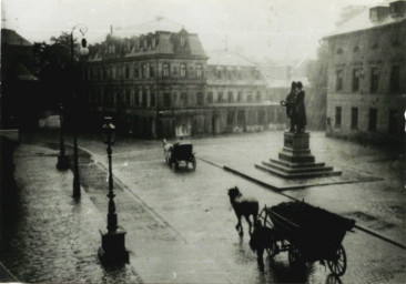 Stadtarchiv Weimar, 60 10-5/12, Blick auf den Theaterplatz, um 1905