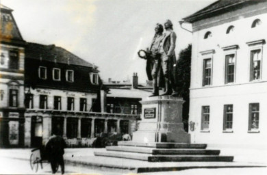 Stadtarchiv Weimar, 60 10-5/12, Blick auf den Theaterplatz , ohne Datum