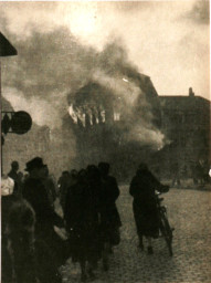 Stadtarchiv Weimar, 60 10-5/12, Blick auf das Haus Theaterplatz 1, 1945