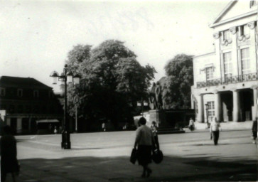 Stadtarchiv Weimar, 60 10-5/12, Blick auf den Theaterplatz , ohne Datum