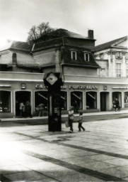 Stadtarchiv Weimar, 60 10-5/12, Blick auf den Theaterplatz, 1987