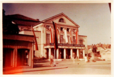 Stadtarchiv Weimar, 60 10-5/12, Blick auf den Theaterplatz, 1960