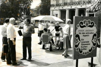 Stadtarchiv Weimar, 60 10-5/12, Blick auf den Theaterplatz , 1988