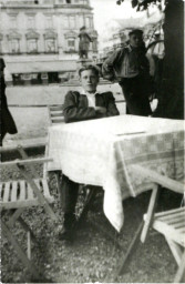 Stadtarchiv Weimar, 60 10-5/12, Blick vom Restaurant "Theater Kasino" auf den Theaterplatz, ohne Datum