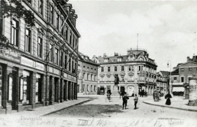 Stadtarchiv Weimar, 60 10-5/12, Blick aus der Schützengasse auf den Theaterplatz/in die Wielandstraße, 1902