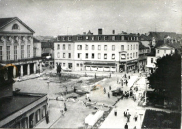 Stadtarchiv Weimar, 60 10-5/12, Blick auf den Theaterplatz mit Fußgängerzone zur Wielandstraße, ohne Datum