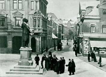 Stadtarchiv Weimar, 60 10-5/12, Blick in die Wielandstraße , um 1900