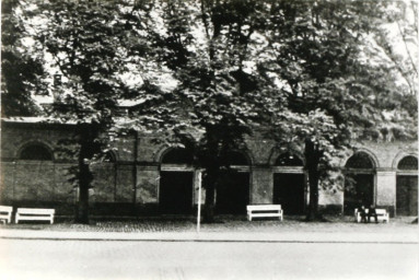 Stadtarchiv Weimar, 60 10-5/12, Blick auf das Kulissenhaus am Theaterplatz , vor 1945