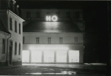 Stadtarchiv Weimar, 60 10-5/12, Blick auf den Theaterplatz/rechts Ecke Schützengasse, ohne Datum