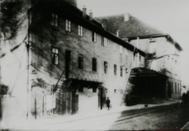 Stadtarchiv Weimar, 60 10-5/12, Blick in die Straße am Theater (Dingelstedtstraße), um 1905