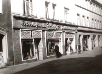 Stadtarchiv Weimar, 60 10-5/13, Blick in die Wielandstraße , 1988