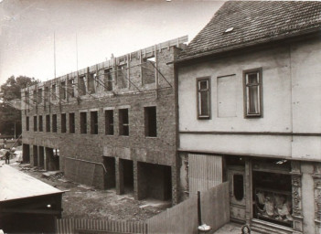 Stadtarchiv Weimar, 60 10-5/13, Blick auf den Rohbau Wielandstraße 4, 1982