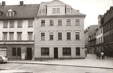 Stadtarchiv Weimar, 60 10-5/13, Blick in die Wielandstraße/links Geleitstraße, 1984