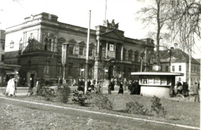 Stadtarchiv Weimar, 60 10-5/14, Blick auf den Goetheplatz  , 1975